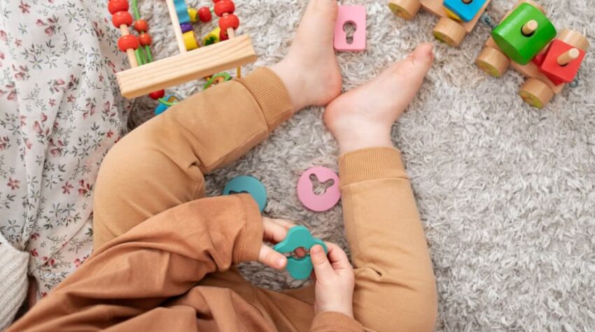 Giochi sensoriali per neonati: 3 strumenti per stimolare i sensi nei primi mesi di vita